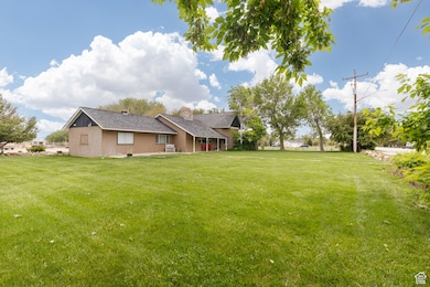 295 S State St, Ferron, UT 84523 - photo 4