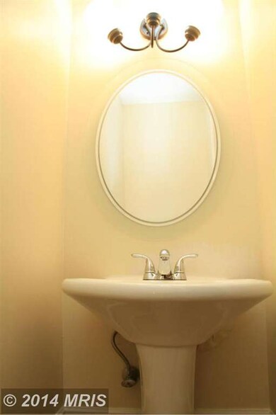 2417 Alsop Ct, Reston, VA 20191 - photo 4