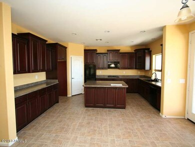 023-280615 Kitchen