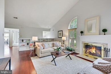 10809 Luxberry Dr, Rockville, MD 20852 - photo 4