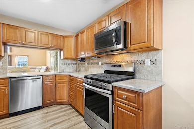 106 Northwood Blvd, Central Islip, NY 11722 - photo 3
