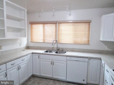 1763 Powder Horn Terrace, Woodbridge, VA 22191 - photo 3