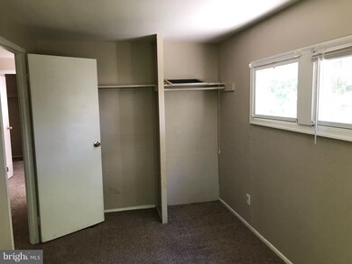 3326 Kessler Ct, Halethorpe, MD 21227 - photo 4