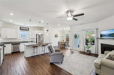 Natural light and a warm atmosphere make this spac