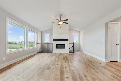 240 NW Lavelle Dr, Waukee, IA 50263 - photo 5