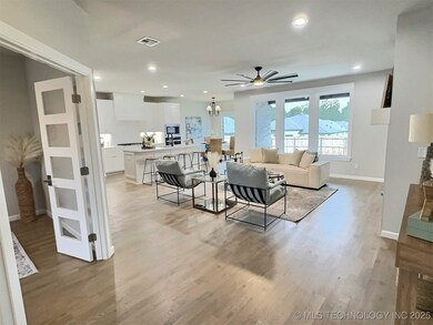 909 E Honolulu Place, Broken Arrow, OK 74012 - photo 2