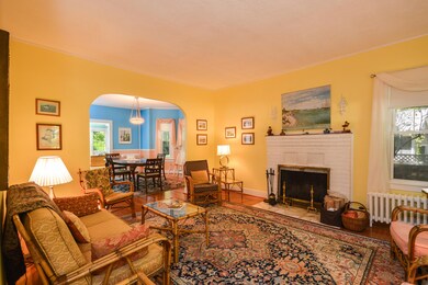 008-Living_Room-4402298-medium