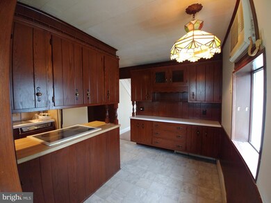 305 S 4th St, Hamburg, PA 19526 - photo 7