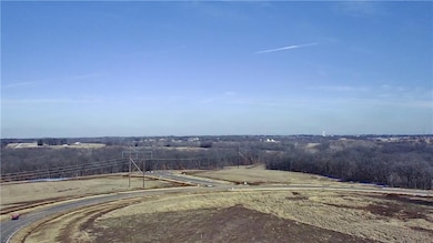 14502 Stringtown Cir, Lake Lotawana, MO 64086 - photo 2