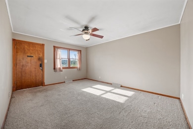 4910 Gordon Ave NW, Cedar Rapids, IA 52405 - photo 3