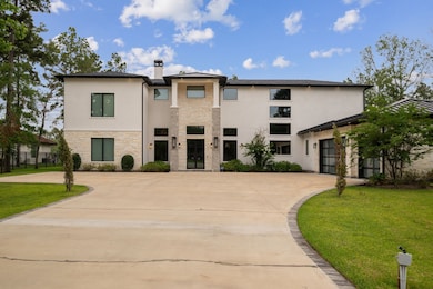 This stunning 4-bedrooms, 4.5-bathrooms home blend