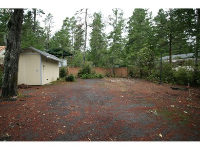 260 Outer Dr, Florence, OR 97439 - photo 7