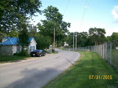 303 E 3rd St, Warren, IN 46792 - photo 4