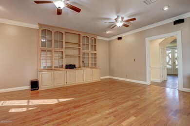 305 Inverness Lane