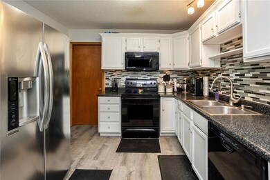 1909 9th St, Des Moines, IA 50314 - photo 5