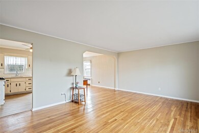 178 Farnum Blvd, Franklin Square, NY 11010 - photo 4