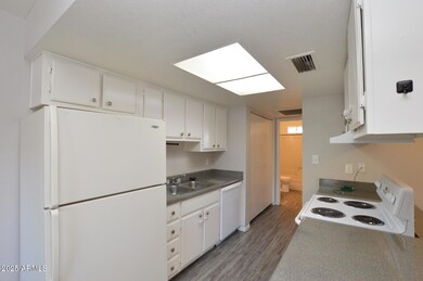 3004 E Waltann Ln unit 7, Phoenix, AZ 85032 - photo 4