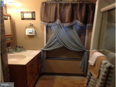 1022 Lawrence Ave, Darby, PA 19023 - photo 7