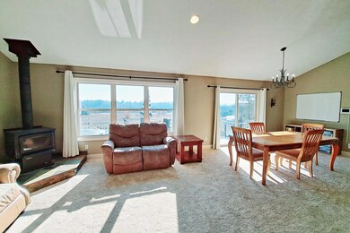 6 Dining area with a view