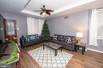 4462 Edgemont St, Philadelphia, PA 19137 - photo 4