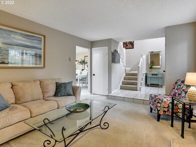 Living Room/Entrance