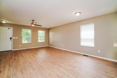 006-photo-living-room-11308977