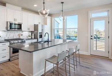 521 Sadie Cir, New Brunswick, NJ 08901 - photo 2