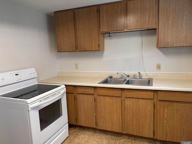 214 E Spruce St, Rawlins, WY 82301 - photo 5