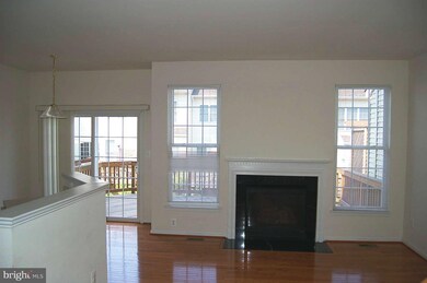 25830 Kirkwood Square, Chantilly, VA 20152 - photo 2