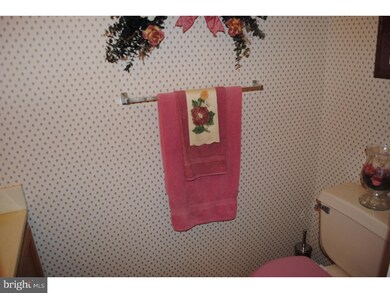 659 Kenney Ln, Brookhaven, PA 19015 - photo 5