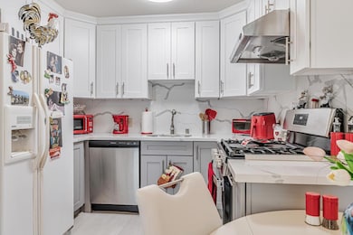 101 Blossom Cir unit H, San Mateo, CA 94403 - photo 7