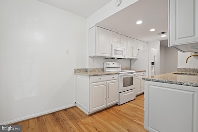 10026 Maple Leaf Dr, Montgomery Village, MD 20886 - photo 6