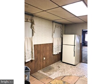 257 Lafayette St, Tamaqua, PA 18252 - photo 2