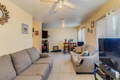 06 - Living Room