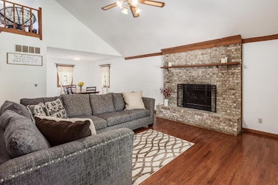 b_-_4545_Woodland_Rd_-_006
