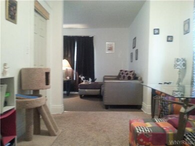 Dining Room Dining room looking into the livingroo