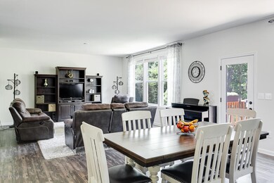 12524 Deer Lake Ln-16