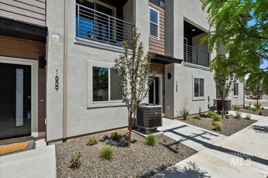 1715 S Rock View Ln, Boise, ID 83705 - photo 4