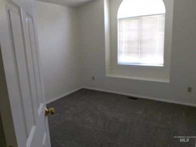 331 W Crestwood Dr, Nampa, ID 83686 - photo 5
