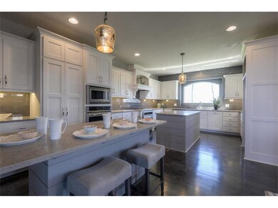 10405 N Brooklyn Ave, Kansas City, MO 64155 - photo 3