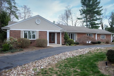 15 Pinewood Dr, Longmeadow, MA 01106 - photo 2