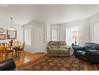Living Room/Entrance