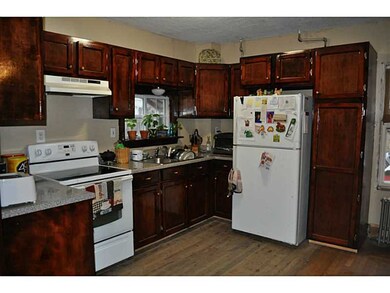 Kitchen. newer cabinets