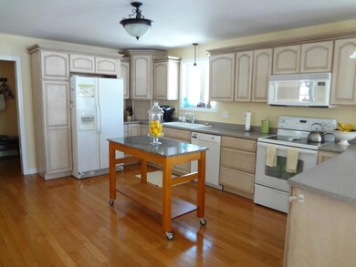 10 Cloverleaf Ln, Scarborough, ME 04074 - photo 2