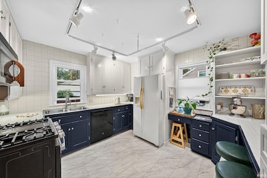 1519 Mckinley Ave, South Bend, IN 46617 - photo 4