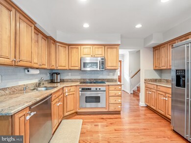 8437 Hunt Valley Dr, Vienna, VA 22182 - photo 2