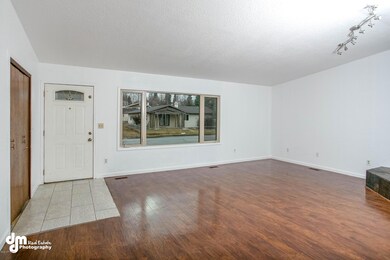 21-Living Room and Entry_2348-Edit
