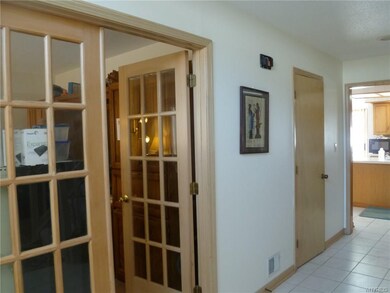 Bright Foyer with Ceramic floor and double doors l