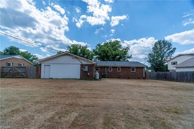 7105 Wincrest Dr, High Point, NC 27263 - photo 2