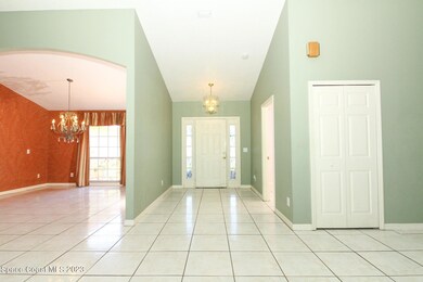 41023876-005-Foyer